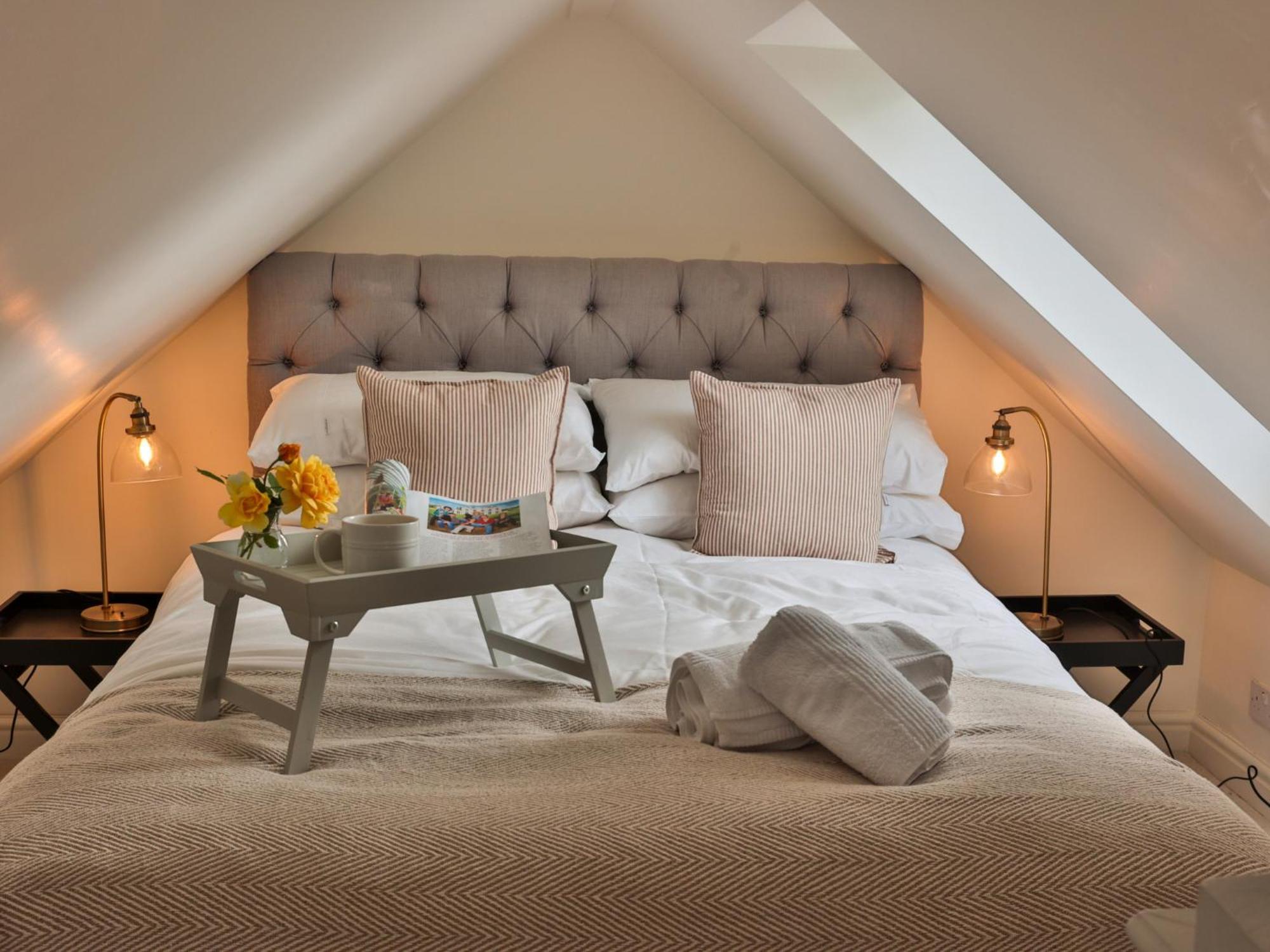Oak Tree Hideaway Villa Whitchurch  Buitenkant foto