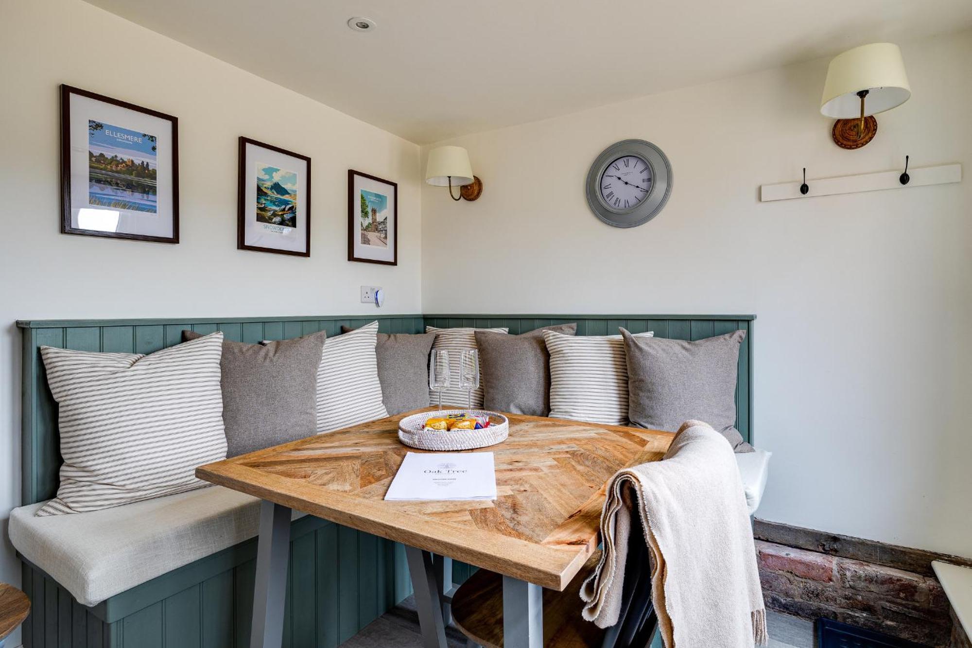 Oak Tree Hideaway Villa Whitchurch  Buitenkant foto