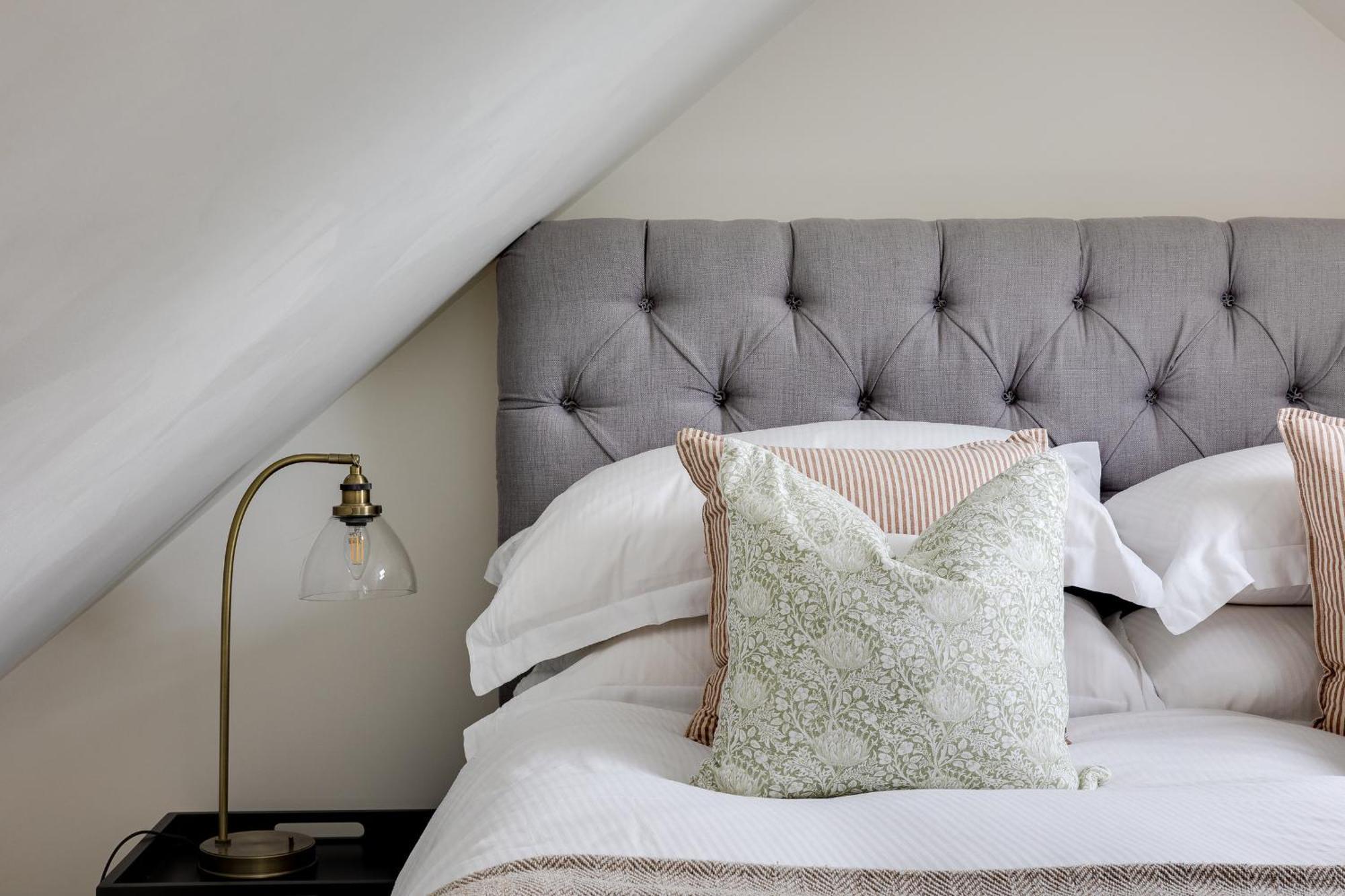 Oak Tree Hideaway Villa Whitchurch  Buitenkant foto